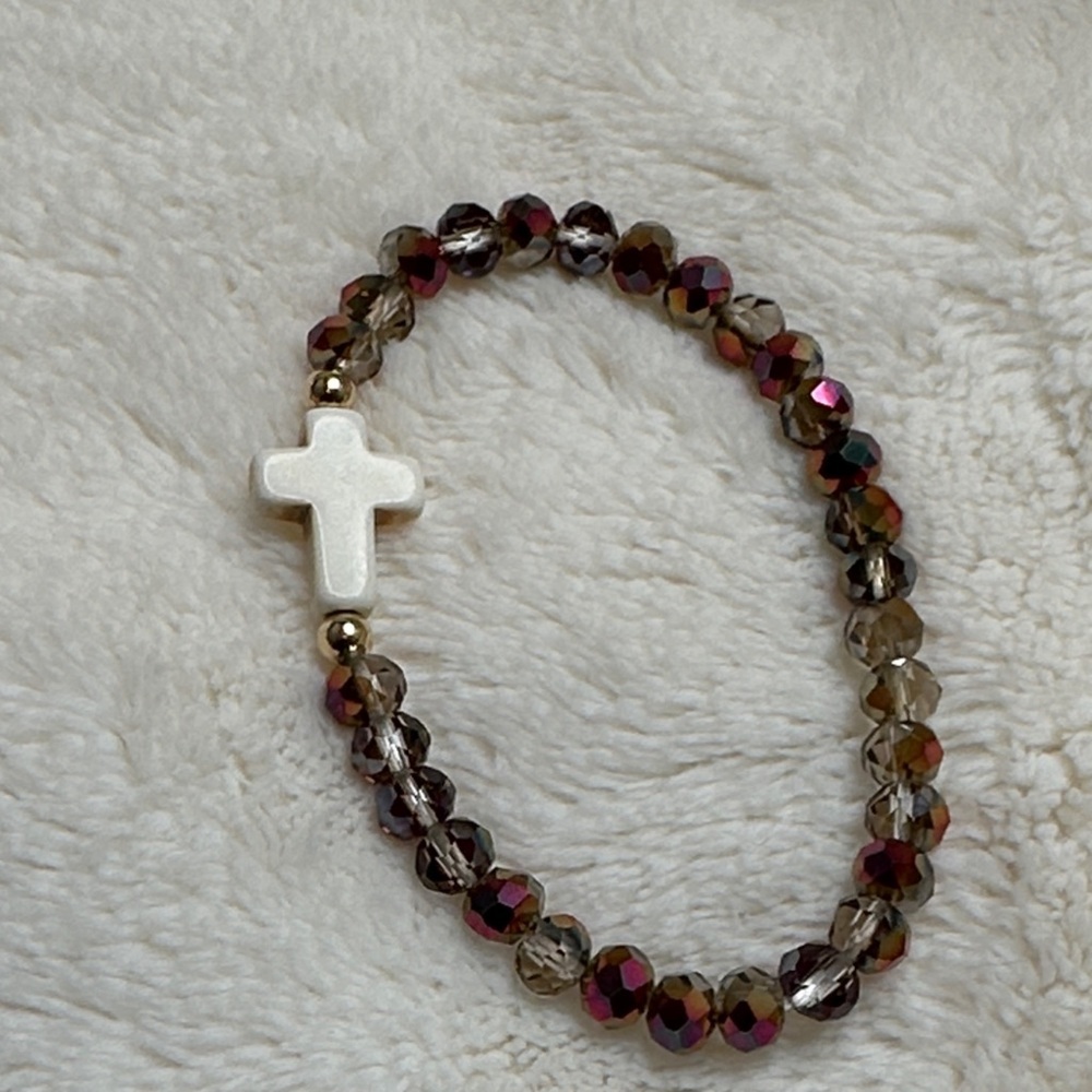 Beaded Bracelets Peachy Gold Mauve Set of 5 with Cross Charms on 2 of them NWOT - Picture 11 of 16